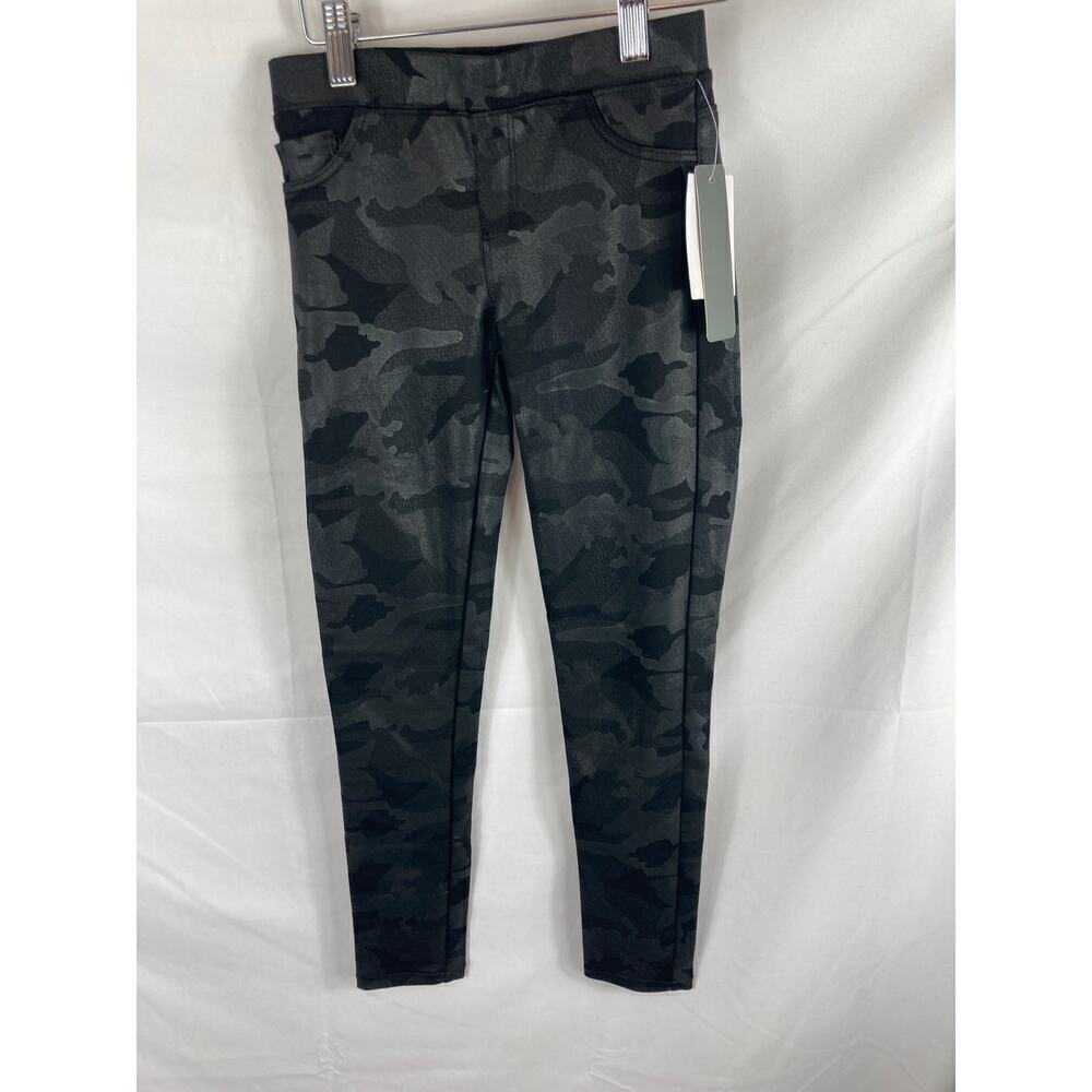 NWT Tractr Girls Pull On Black Camo Pants Size 8